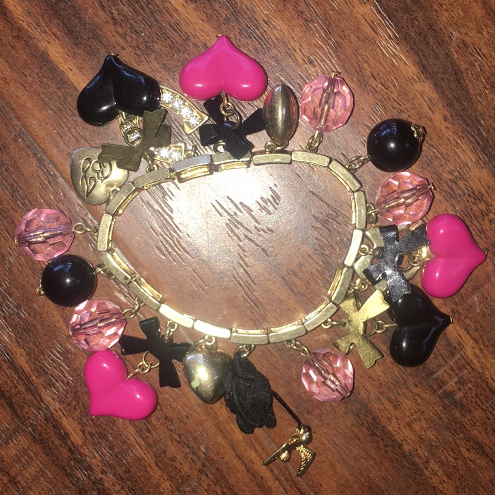Cute Betsey Johnson charm Bracelet!💕